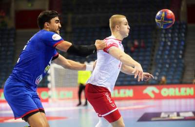 "Dotykaj delikatnie, bezszelestnie ciepłem palców..." Ręczna w obiektywie - zdjęcie 10