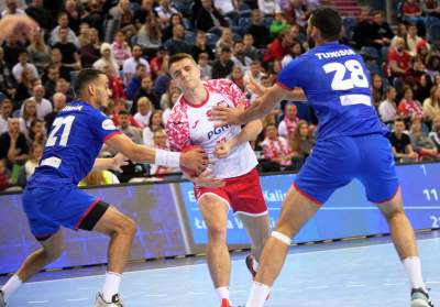 "Dotykaj delikatnie, bezszelestnie ciepłem palców..." Ręczna w obiektywie - zdjęcie 9