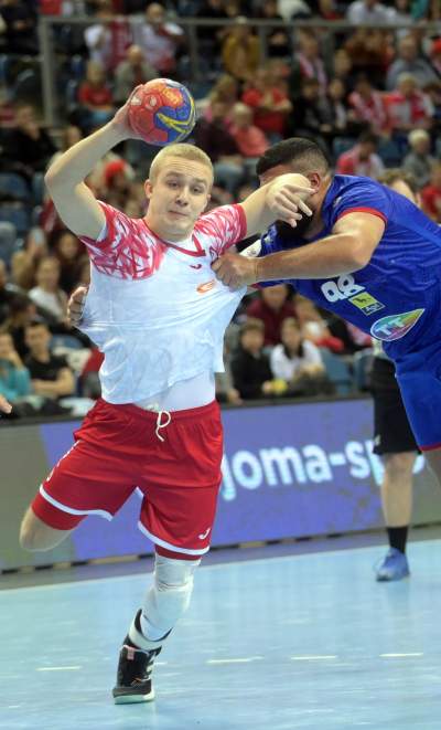 "Dotykaj delikatnie, bezszelestnie ciepłem palców..." Ręczna w obiektywie - zdjęcie 8