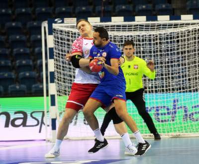 "Dotykaj delikatnie, bezszelestnie ciepłem palców..." Ręczna w obiektywie - zdjęcie 3