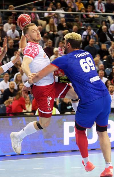 "Dotykaj delikatnie, bezszelestnie ciepłem palców..." Ręczna w obiektywie - zdjęcie 16