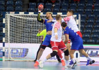 "Dotykaj delikatnie, bezszelestnie ciepłem palców..." Ręczna w obiektywie - zdjęcie 11