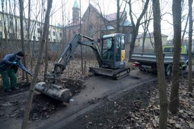Park odzyskany przez miasto, ostatnie porządki przed otwarciem - zdjęcie 2