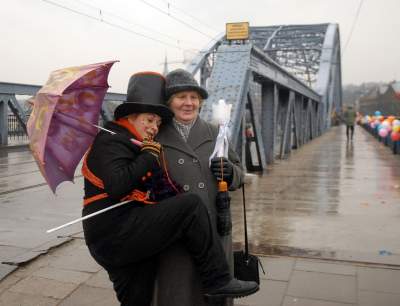 Na tym moście wiele się działo, były sceny radosne, ale i dramatyczne - zdjęcie 15