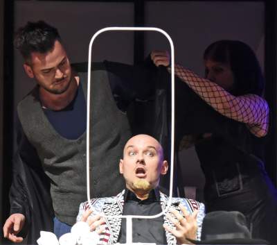 Cyrulik z rozmachem, czyli na scenie będzie się działo... - zdjęcie 10