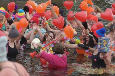 Nieważne, że woda zimna - serca są gorące! WOŚP na Bagrach - zdjęcie 1