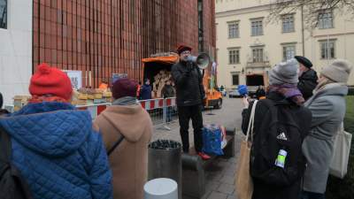 Tłumy pod magistratem. 1000 budek rozeszło się błyskawicznie - zdjęcie 12