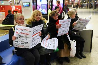Brak kompromisu - premia dla PiS-u, flash mob na Dworcu Głównym - zdjęcie 19
