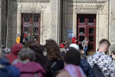 Ostatnie dni wystawy prac Tamary Łempickiej, tłumy w Muzeum - zdjęcie 5