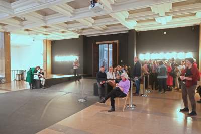 Ostatnie dni wystawy prac Tamary Łempickiej, tłumy w Muzeum - zdjęcie 31