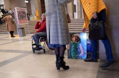 Ostatnie dni wystawy prac Tamary Łempickiej, tłumy w Muzeum - zdjęcie 12