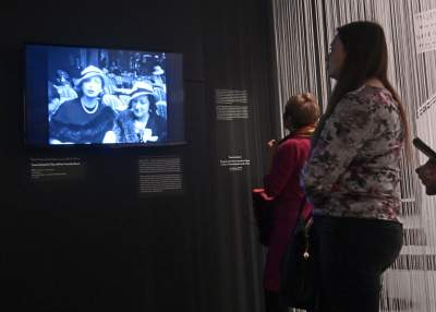 Ostatnie dni wystawy prac Tamary Łempickiej, tłumy w Muzeum - zdjęcie 23