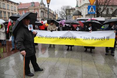Obrońcy Jana Pawła II przeszli przez Kraków, fot. Jan Graczyński - zdjęcie 1