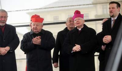 Tradycyjne święcenie pokarmów na Rynku Głównym, w tym roku dwóch miejscach - zdjęcie 19