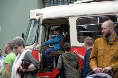 Tłum szturmował stoisko z flagami, biało-czerwony piknik na Małym Rynku - zdjęcie 35