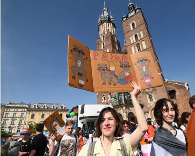 Tęczowy Kraków pokazał moc: Marsz Równości przeszedł przez miasto - zdjęcie 55