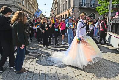 Tęczowy Kraków pokazał moc: Marsz Równości przeszedł przez miasto - zdjęcie 43