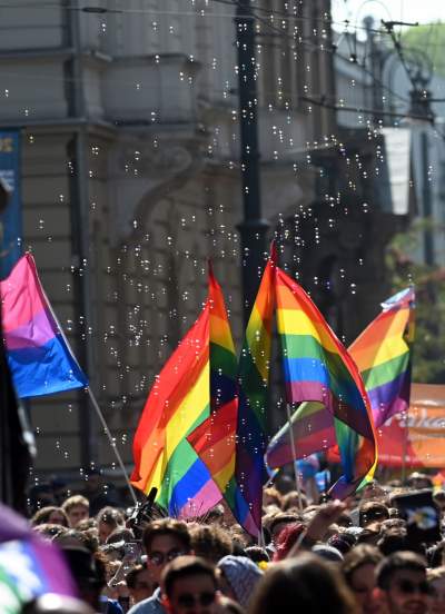 Tęczowy Kraków pokazał moc: Marsz Równości przeszedł przez miasto - zdjęcie 32