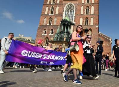 Tęczowy Kraków pokazał moc: Marsz Równości przeszedł przez miasto - zdjęcie 45