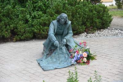 Kopernik na kampusie UJ. "Można obok niego usiąść, pogłaskać go" - zdjęcie 11