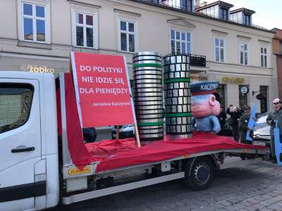 Parada śmieszności - polityczny happening w Krakowie - zdjęcie 3