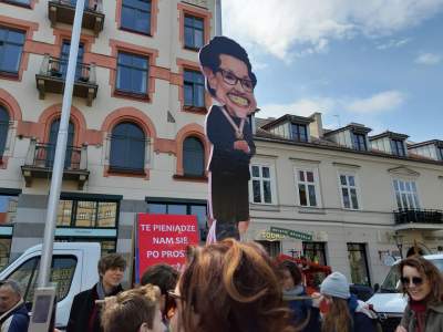 Parada śmieszności - polityczny happening w Krakowie - zdjęcie 15