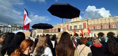 Ani jednej więcej, protest w Krakowie po śmierci ciężarnej Doroty - zdjęcie 33