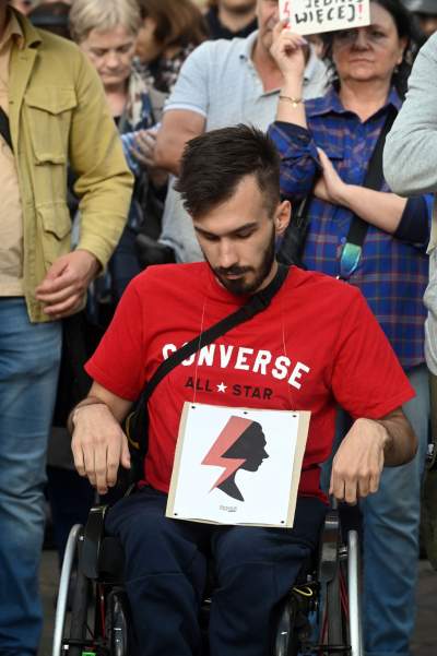 Ani jednej więcej, protest w Krakowie po śmierci ciężarnej Doroty - zdjęcie 15