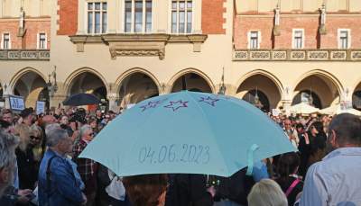 Ani jednej więcej, protest w Krakowie po śmierci ciężarnej Doroty - zdjęcie 37