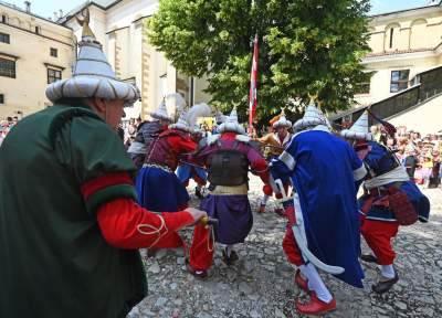 Pobiera haracz, w zamian wali buławą na szczęście. Udany debiut - zdjęcie 33