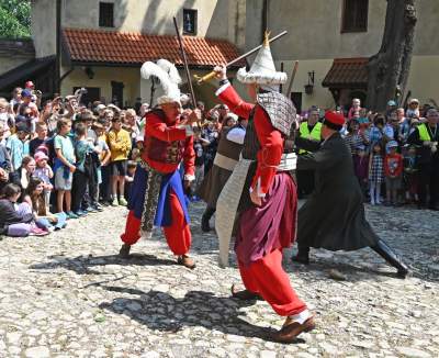 Pobiera haracz, w zamian wali buławą na szczęście. Udany debiut - zdjęcie 38