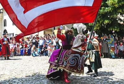 Pobiera haracz, w zamian wali buławą na szczęście. Udany debiut - zdjęcie 30