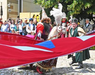 Pobiera haracz, w zamian wali buławą na szczęście. Udany debiut - zdjęcie 29