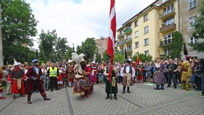 Pobiera haracz, w zamian wali buławą na szczęście. Udany debiut - zdjęcie 6