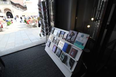 Księgarnia w Pałacu Potockich, tu literatura łączy się z innymi dziedzinami sztuki - zdjęcie 12