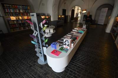 Księgarnia w Pałacu Potockich, tu literatura łączy się z innymi dziedzinami sztuki - zdjęcie 10