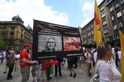 Niedziela na Rynku Głównym. Idzie "Marsz dla życia i rodziny" - zdjęcie 18