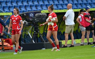 Gryzą trawę niemal dosłownie, czasem gubią koszulki. Rugbystki w akcji - zdjęcie 25