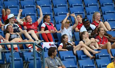 Gryzą trawę niemal dosłownie, czasem gubią koszulki. Rugbystki w akcji - zdjęcie 30