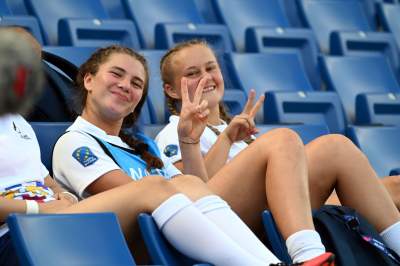 Gryzą trawę niemal dosłownie, czasem gubią koszulki. Rugbystki w akcji - zdjęcie 26