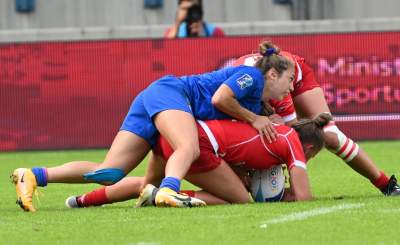 Gryzą trawę niemal dosłownie, czasem gubią koszulki. Rugbystki w akcji - zdjęcie 15