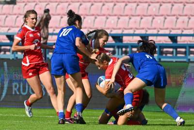 Gryzą trawę niemal dosłownie, czasem gubią koszulki. Rugbystki w akcji - zdjęcie 22
