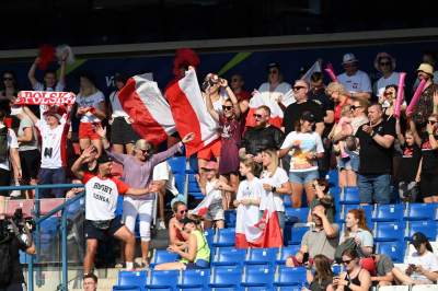 Gryzą trawę niemal dosłownie, czasem gubią koszulki. Rugbystki w akcji - zdjęcie 31