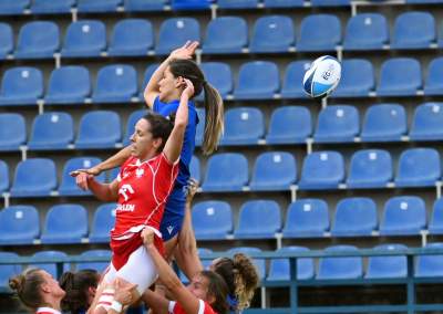Gryzą trawę niemal dosłownie, czasem gubią koszulki. Rugbystki w akcji - zdjęcie 6