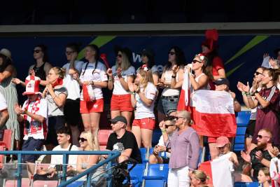 Gryzą trawę niemal dosłownie, czasem gubią koszulki. Rugbystki w akcji - zdjęcie 8