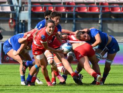 Gryzą trawę niemal dosłownie, czasem gubią koszulki. Rugbystki w akcji - zdjęcie 13