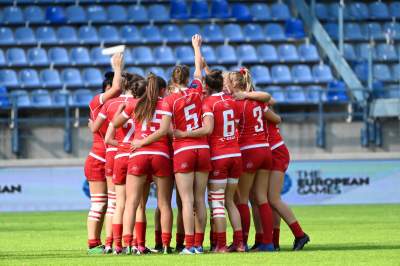 Gryzą trawę niemal dosłownie, czasem gubią koszulki. Rugbystki w akcji - zdjęcie 32