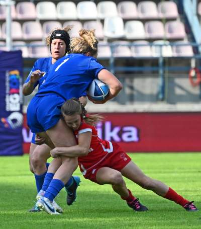 Gryzą trawę niemal dosłownie, czasem gubią koszulki. Rugbystki w akcji - zdjęcie 21