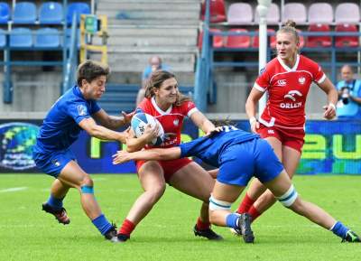 Gryzą trawę niemal dosłownie, czasem gubią koszulki. Rugbystki w akcji - zdjęcie 16