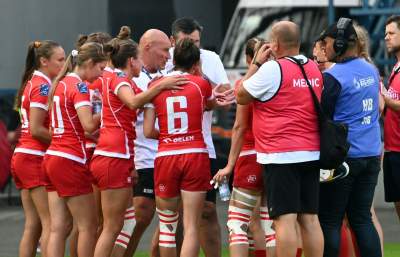 Gryzą trawę niemal dosłownie, czasem gubią koszulki. Rugbystki w akcji - zdjęcie 24